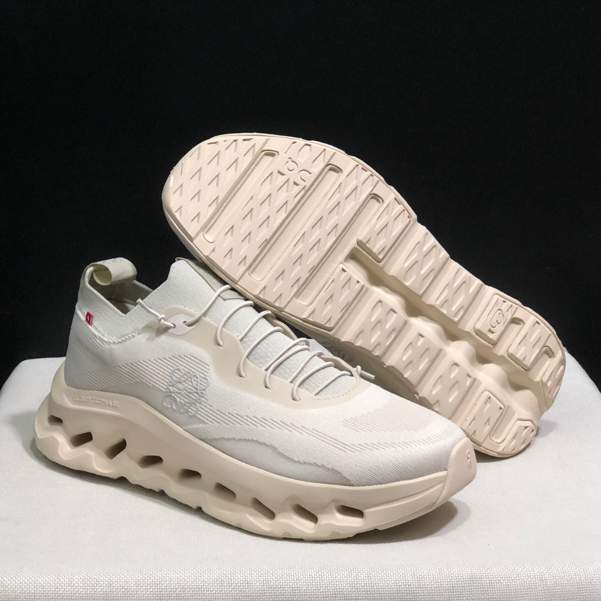 On Cloud × Loewe — Cloudtilt Crème 2.0